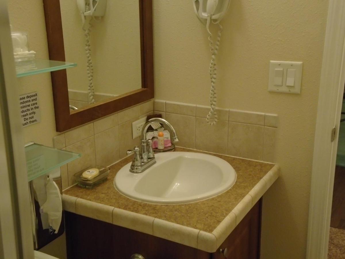 Amber Lights Bed And Breakfast (Adults Only) Порт Таунсънд Екстериор снимка