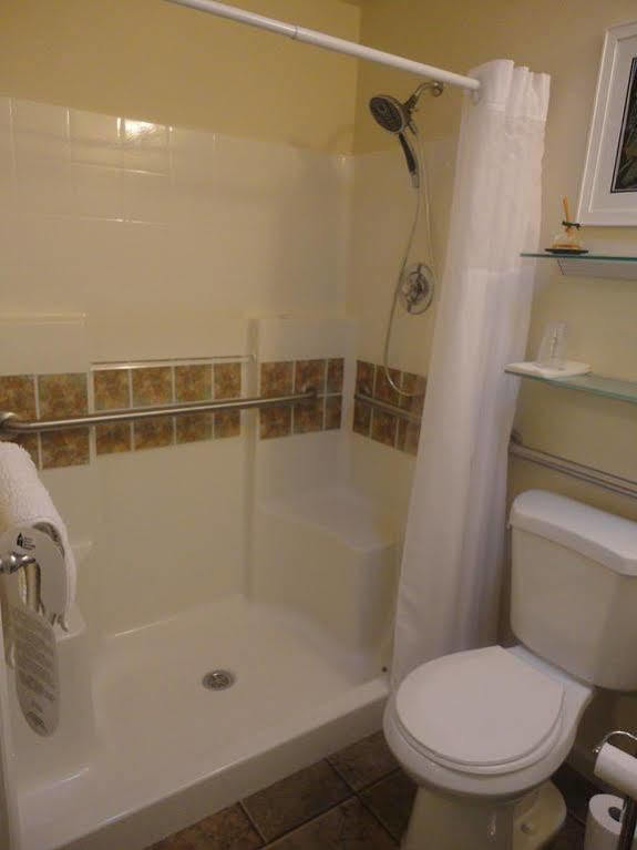 Amber Lights Bed And Breakfast (Adults Only) Порт Таунсънд Екстериор снимка